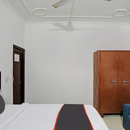Collection O Mayank Guest House Near Iskcon Temple Noida Kalkaji Devi ภายนอก รูปภาพ