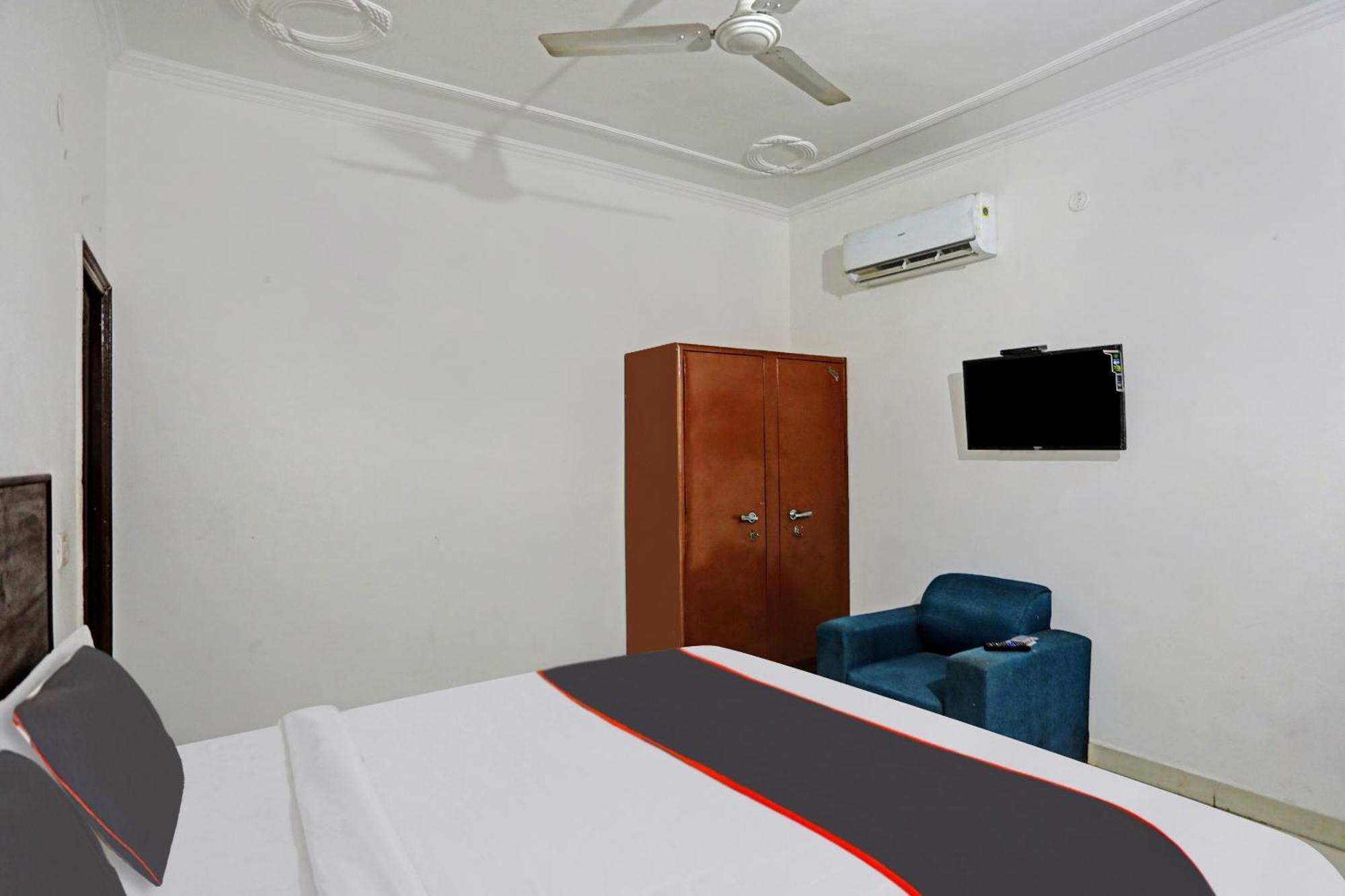 Collection O Mayank Guest House Near Iskcon Temple Noida Kalkaji Devi ภายนอก รูปภาพ