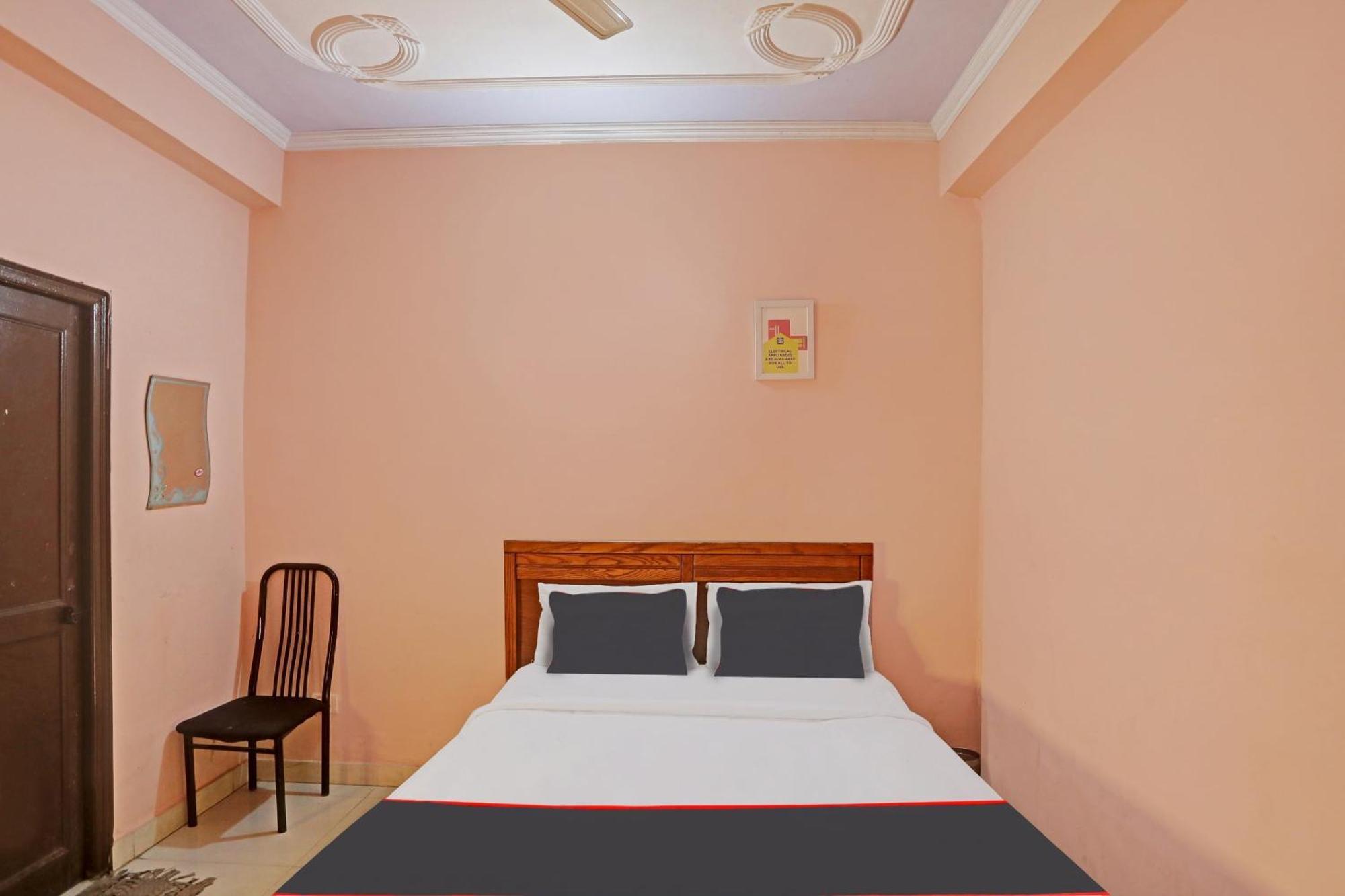 Collection O Mayank Guest House Near Iskcon Temple Noida Kalkaji Devi ภายนอก รูปภาพ