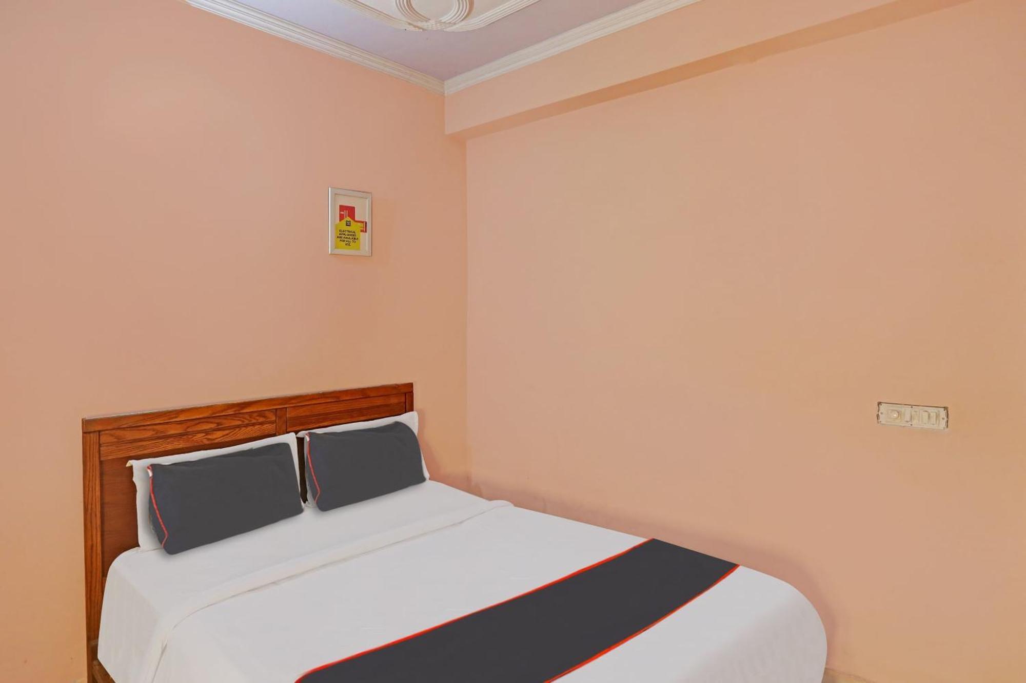 Collection O Mayank Guest House Near Iskcon Temple Noida Kalkaji Devi ภายนอก รูปภาพ