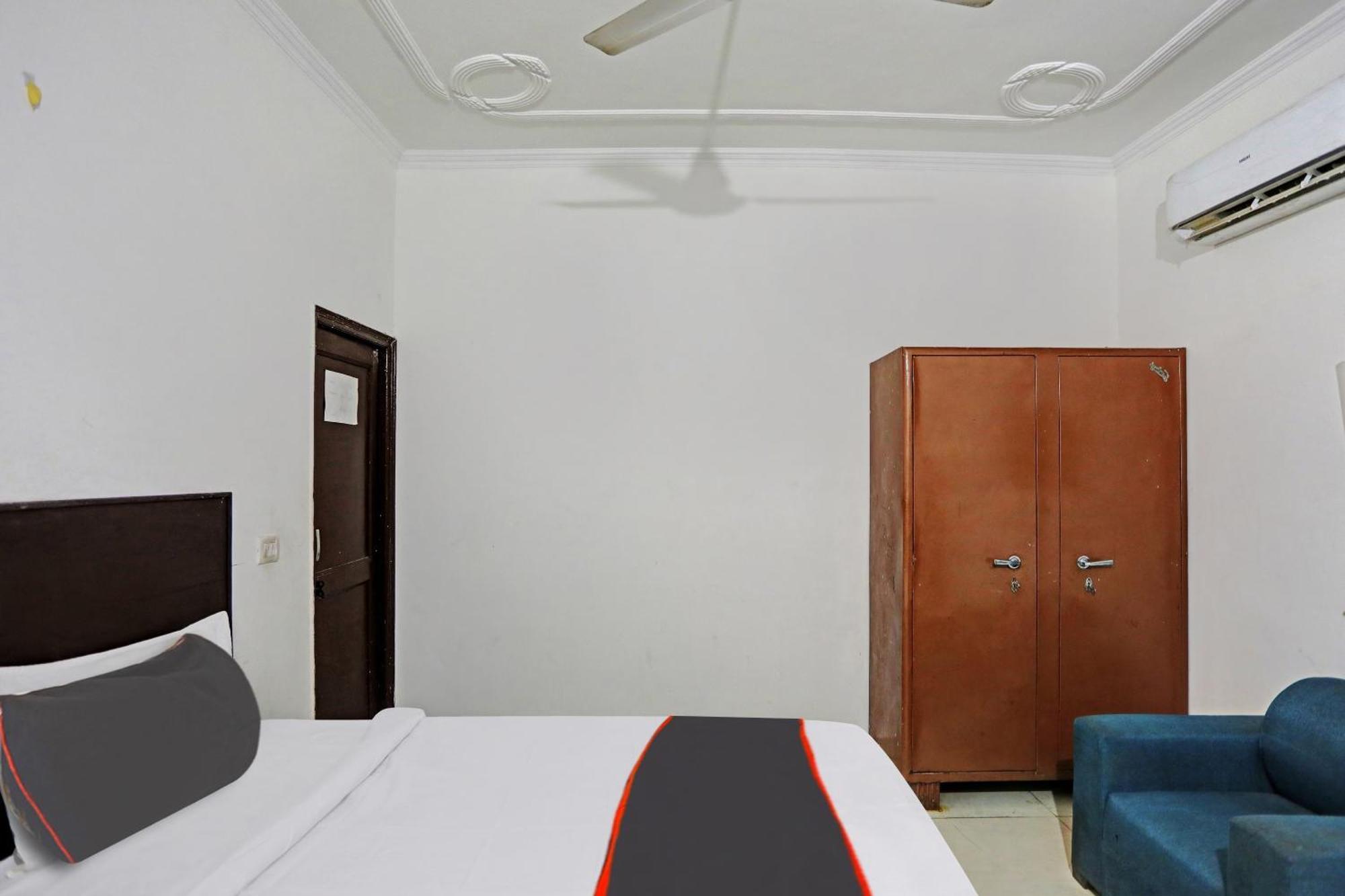 Collection O Mayank Guest House Near Iskcon Temple Noida Kalkaji Devi ภายนอก รูปภาพ
